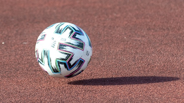 今晚能否破荒？安东尼晒个人海报，预热曼市德比.